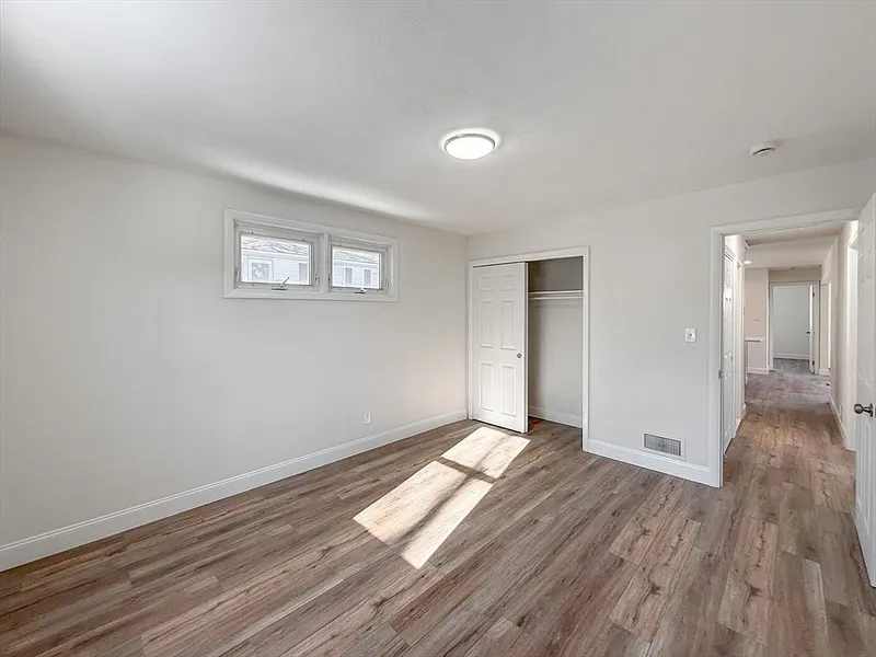 31 Millard Ave Photo 19