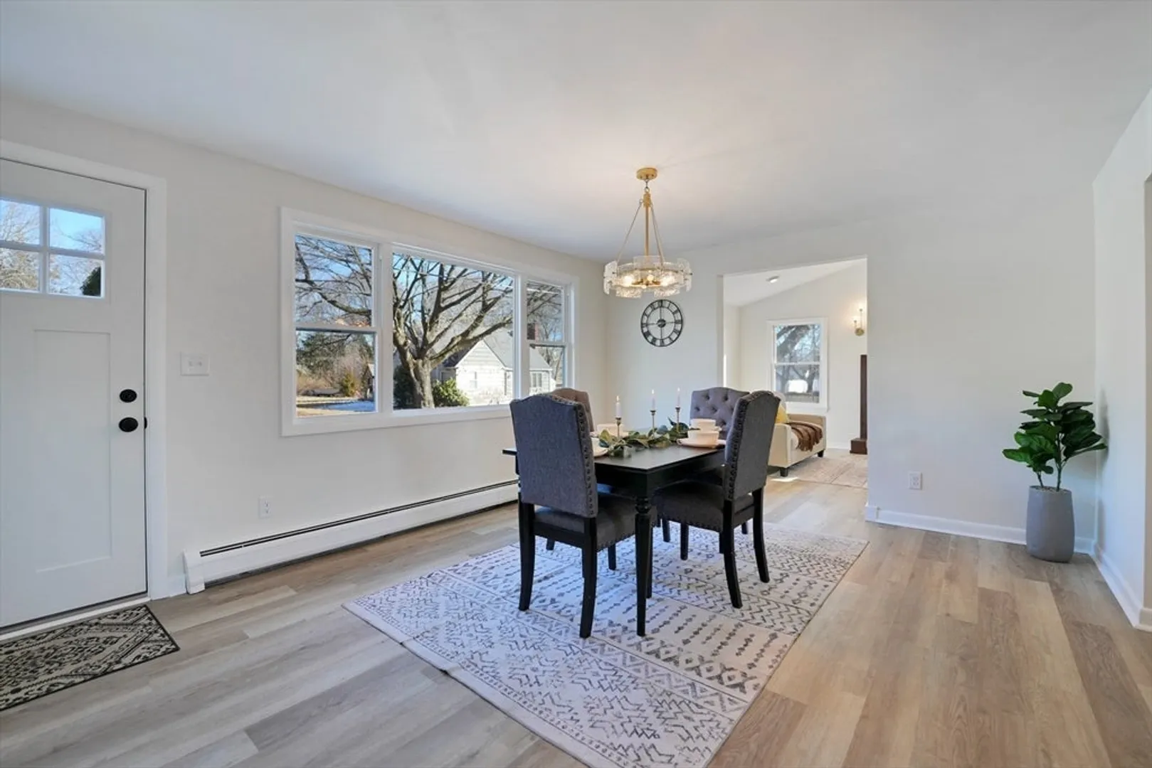 10 Saratoga St Photo 13