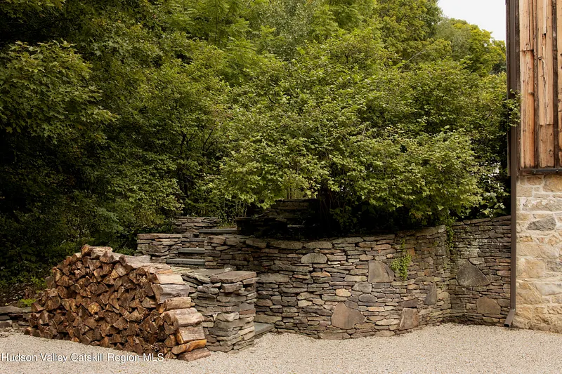 16 Bachus Road Photo 52