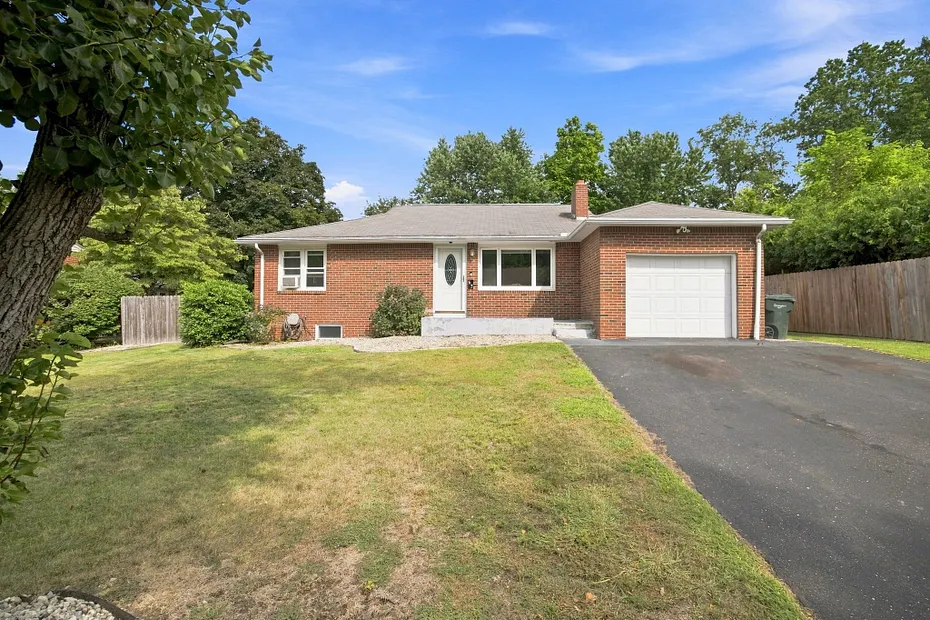 63 Martel Rd Photo 3