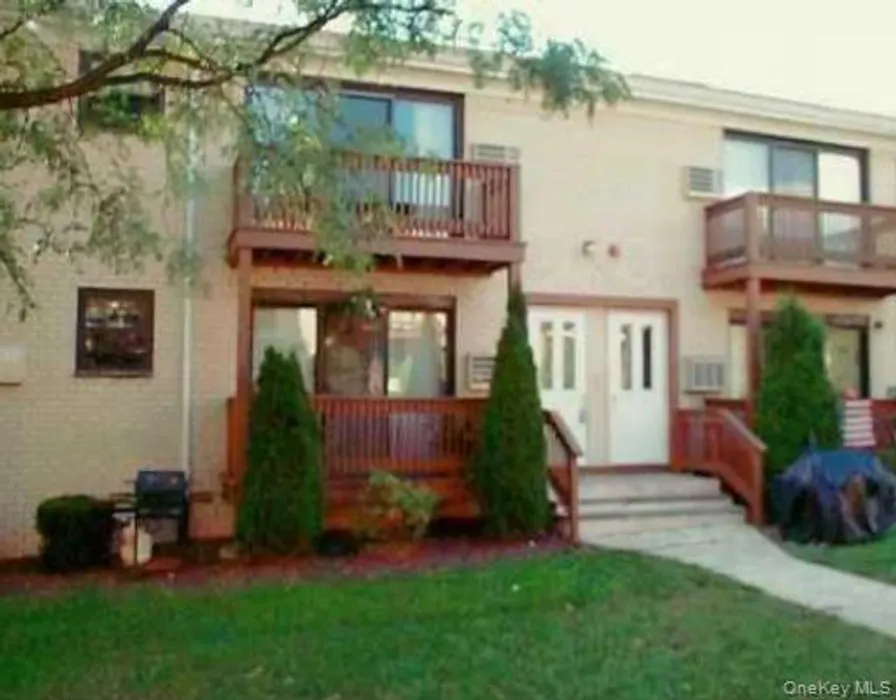 107 Sneden Place W #107 Photo 1