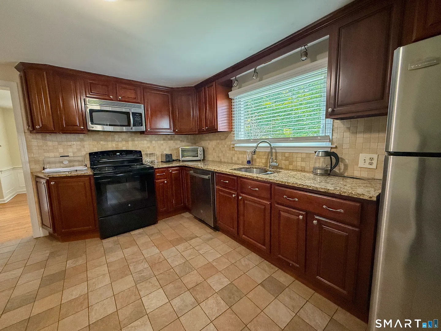 1657 Farmington Avenue Photo 7