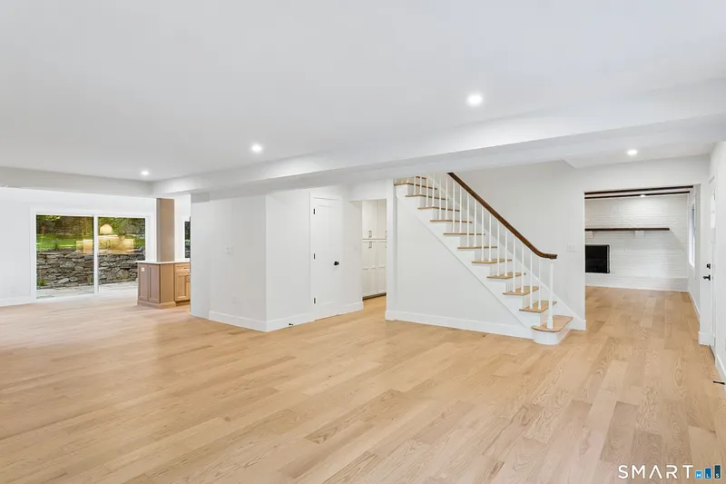 22 East Woods Road Photo 2