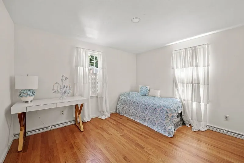 84 Brewster Rd Photo 16