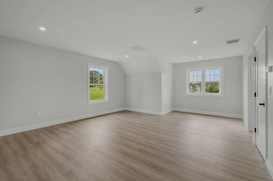 2 Farm Meadow Road Photo 31