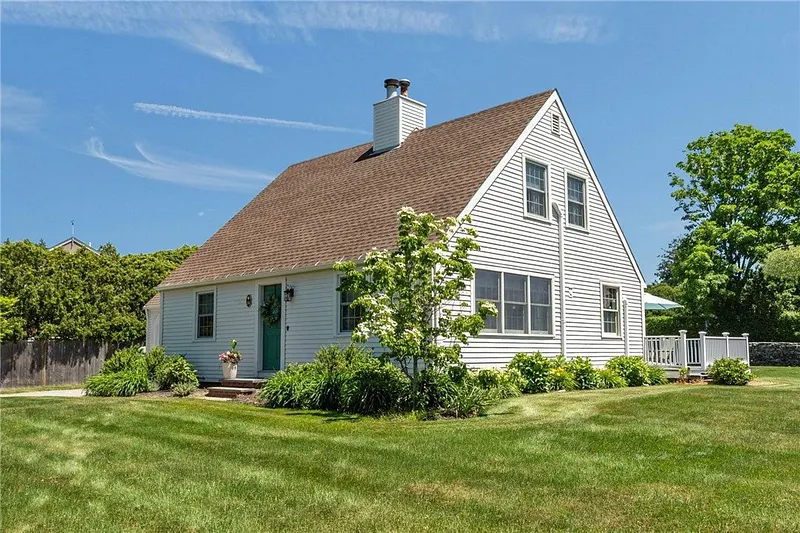 14 Wolcott Avenue Photo 4