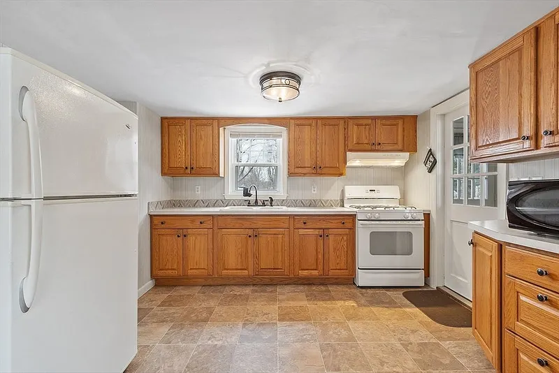 28 Birch Ave Photo 6