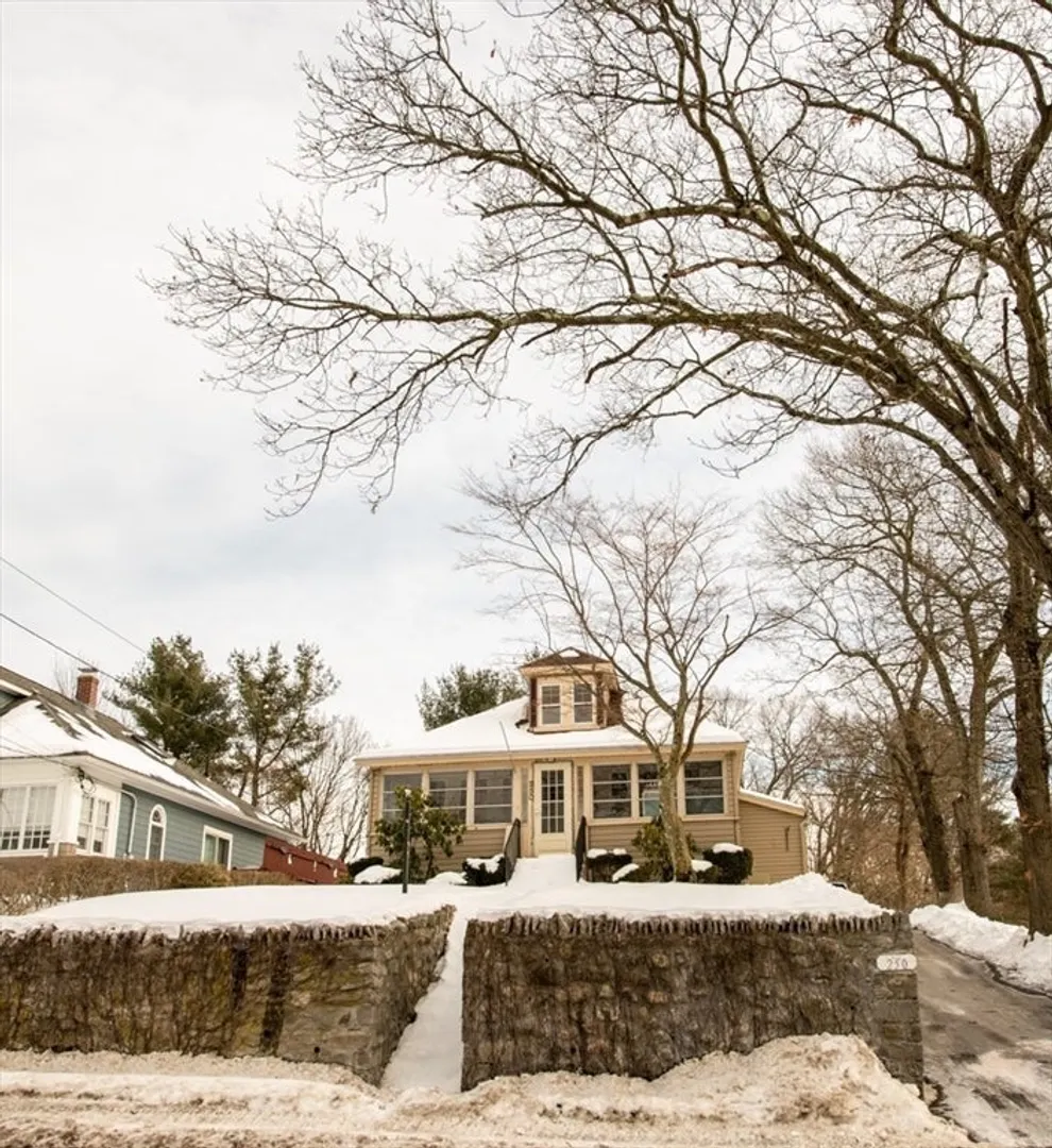 250 Lowell Street Photo 2