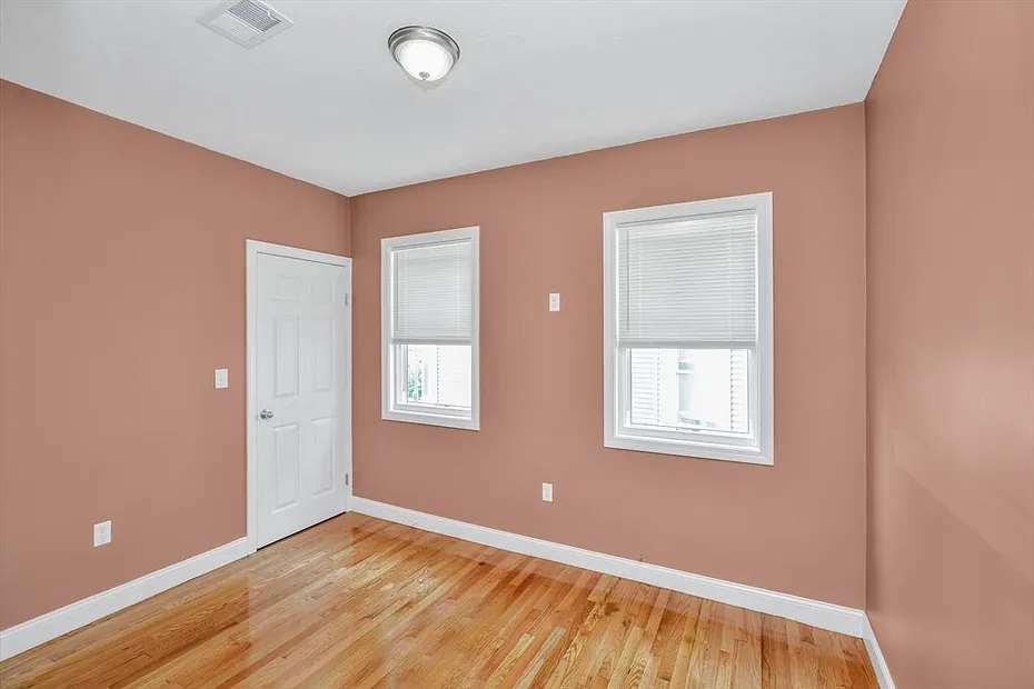 15 Kenberma Road  #2 Photo 4