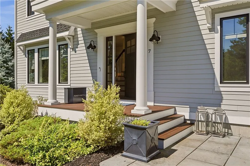 7 Blount Circle Photo 2