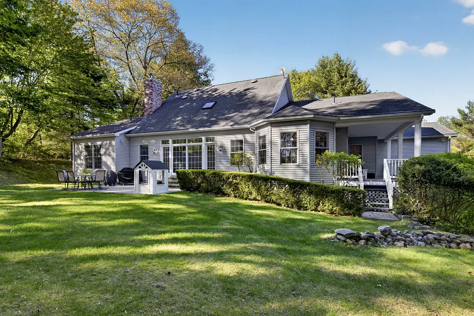 65 Middle Road Photo 37