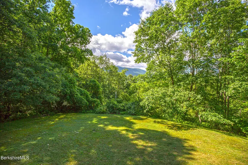 120 N Hoosac Rd Photo 38