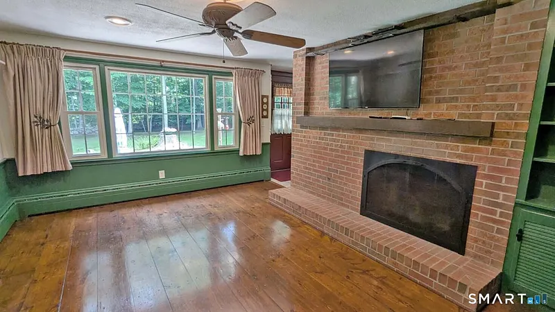 25 1/2 Edgerton Street Photo 14
