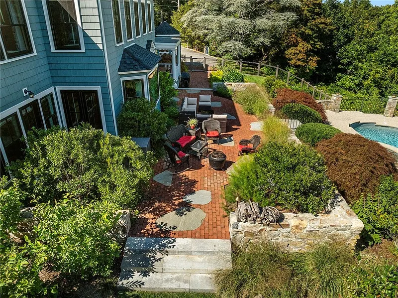 140 Aldrich Avenue Photo 5