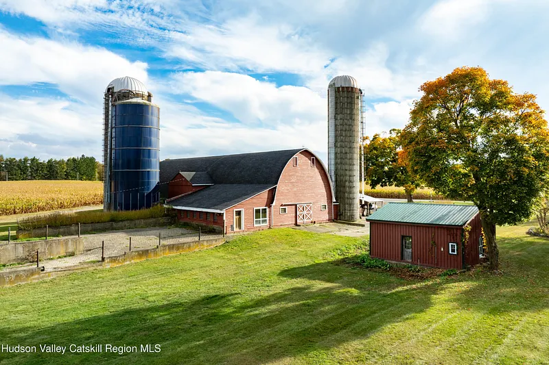 1030 County Road Photo 5