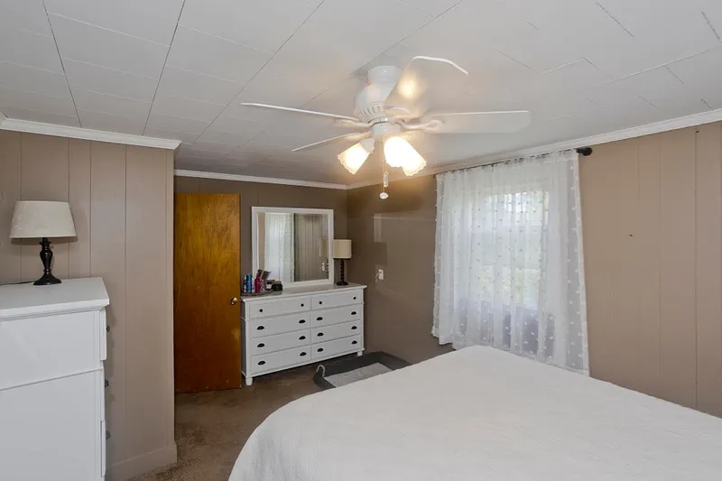 35 Pinehurst St Photo 17