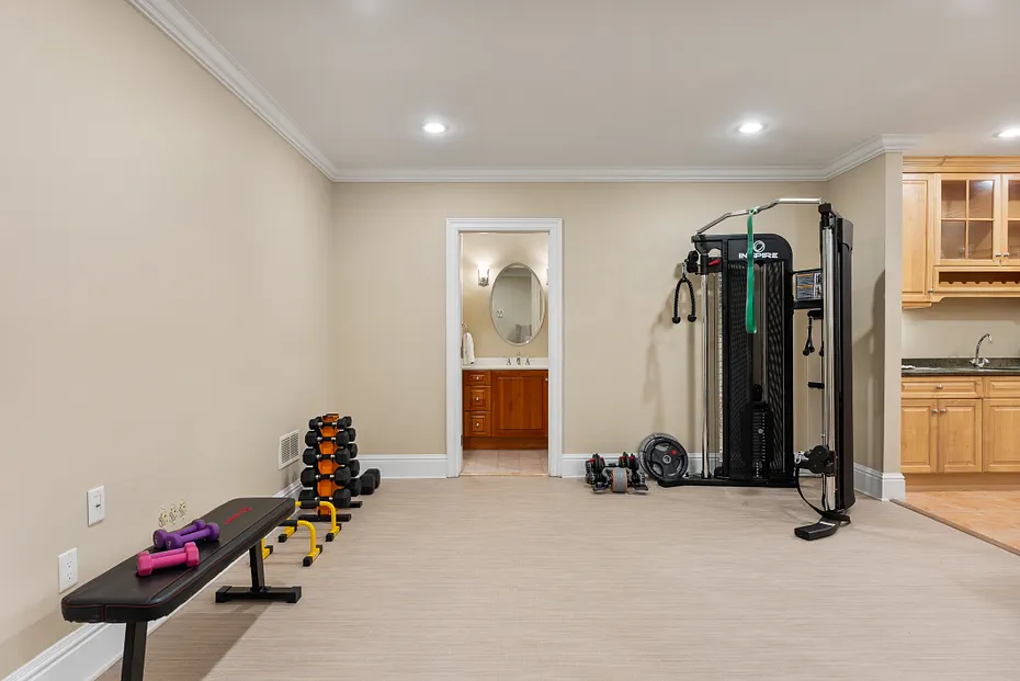 7 Farnham Way Photo 36
