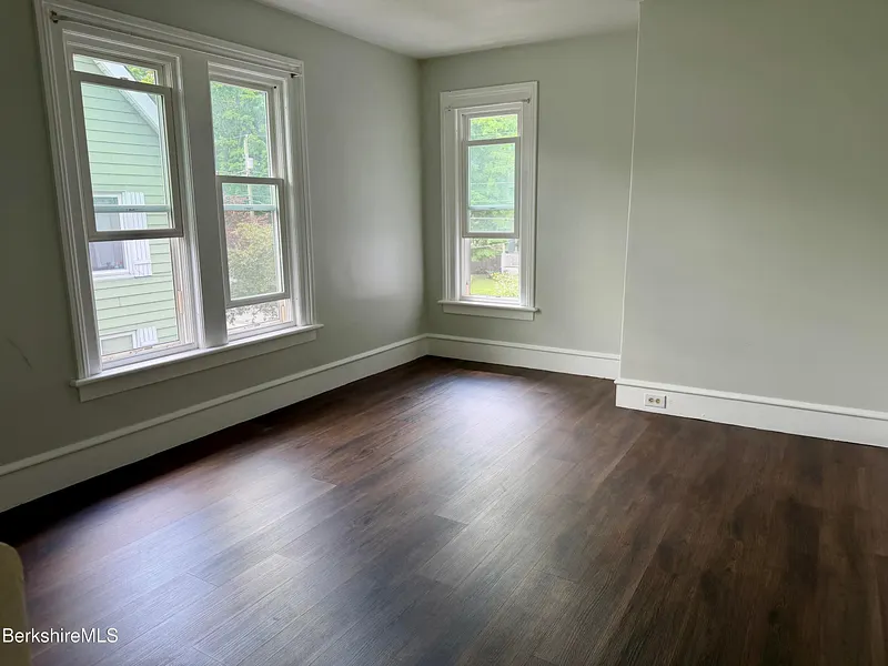 50 Buel St Photo 19
