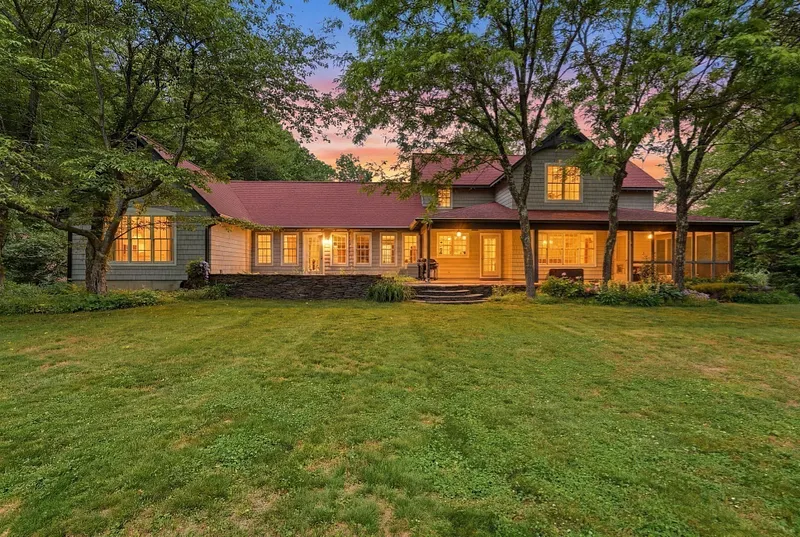 18 Eveningstar Dr Photo 4