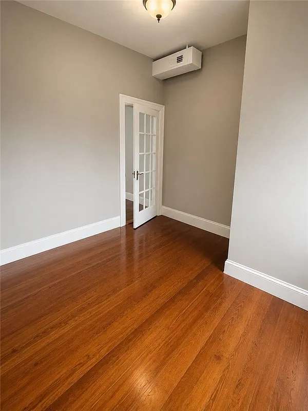 390 Broadway Avenue Photo 6