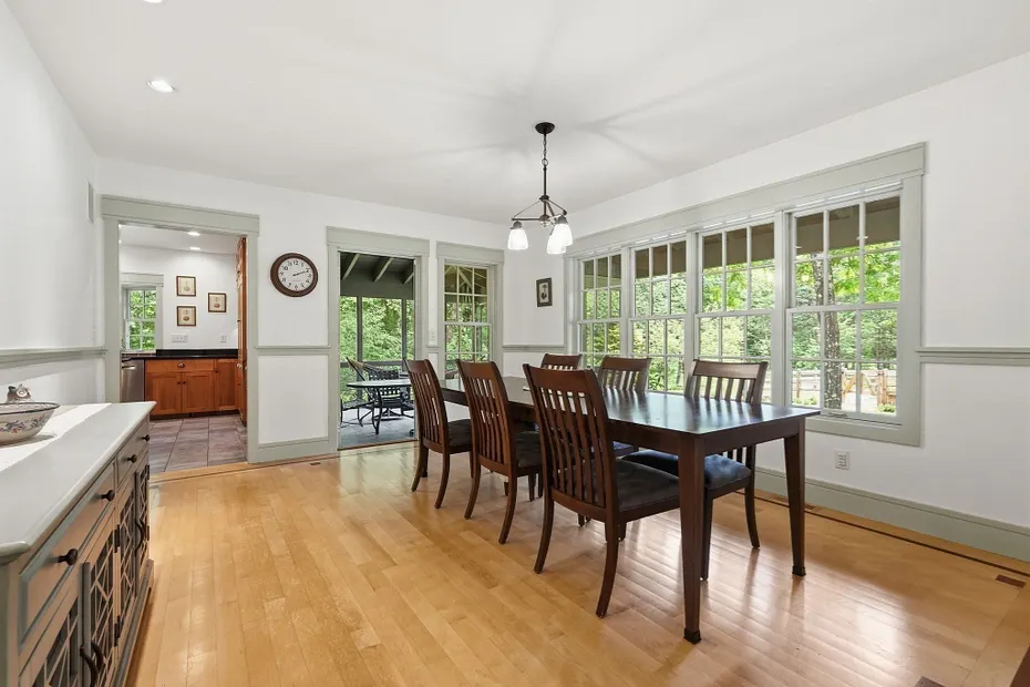18 Eveningstar Dr Photo 9