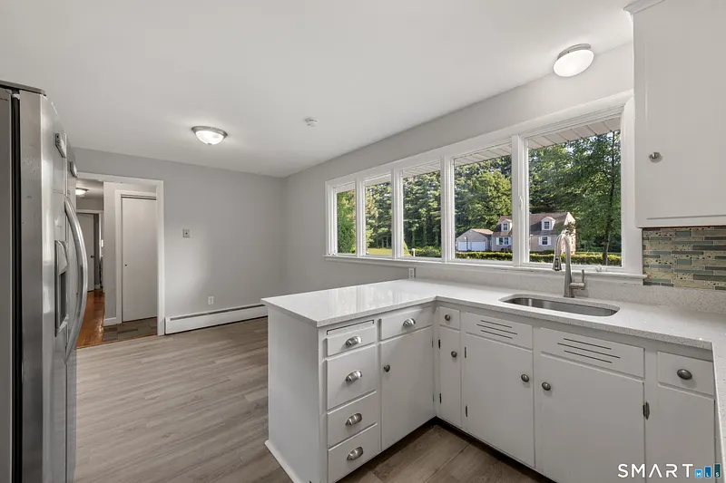 24 East Wintonbury Avenue Photo 6