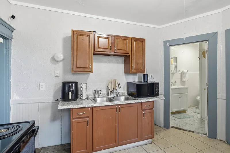 127 Dickinson Street Photo 13