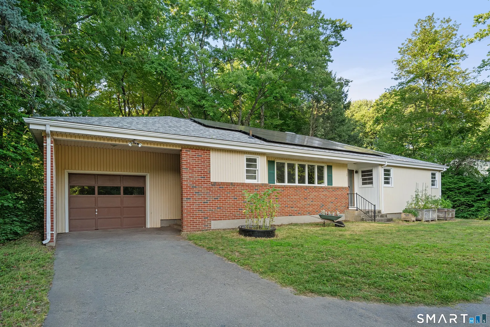 24 East Wintonbury Avenue Photo 2