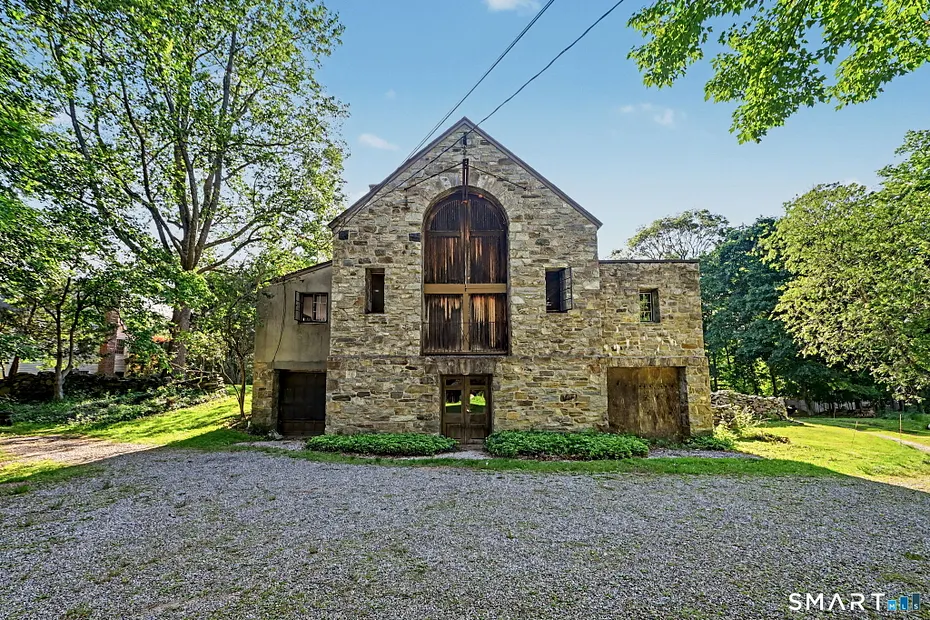 11 Hitchcock Road Photo 16