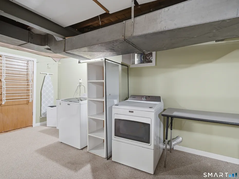 2409 Albany Avenue Photo 32
