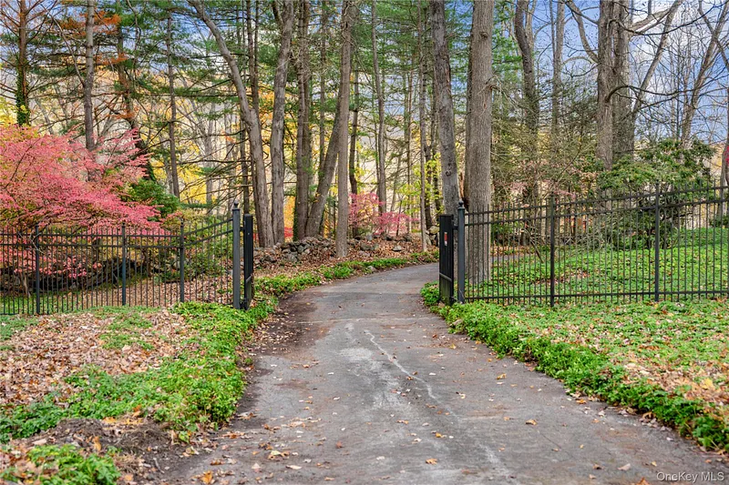 115 Old Roaring Brook Road Photo 16