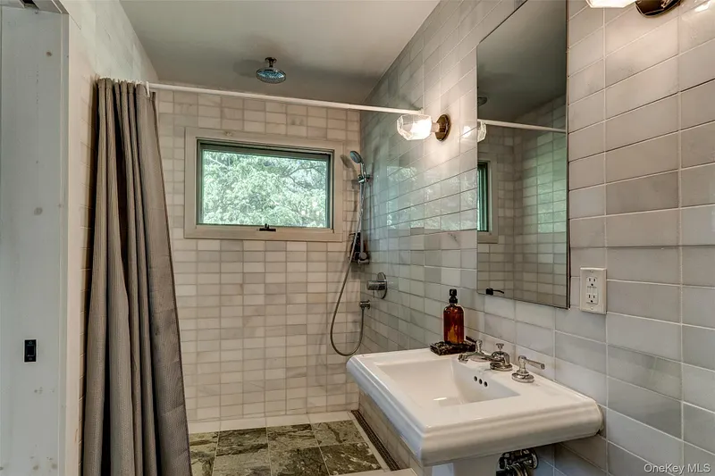 399 Delaware Drive Photo 22