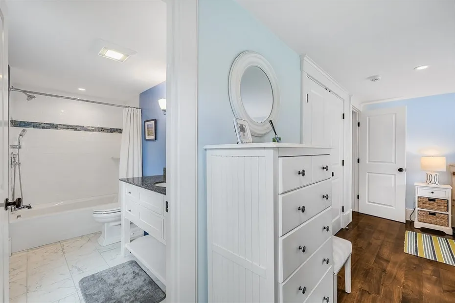 25 Glover Square Photo 29