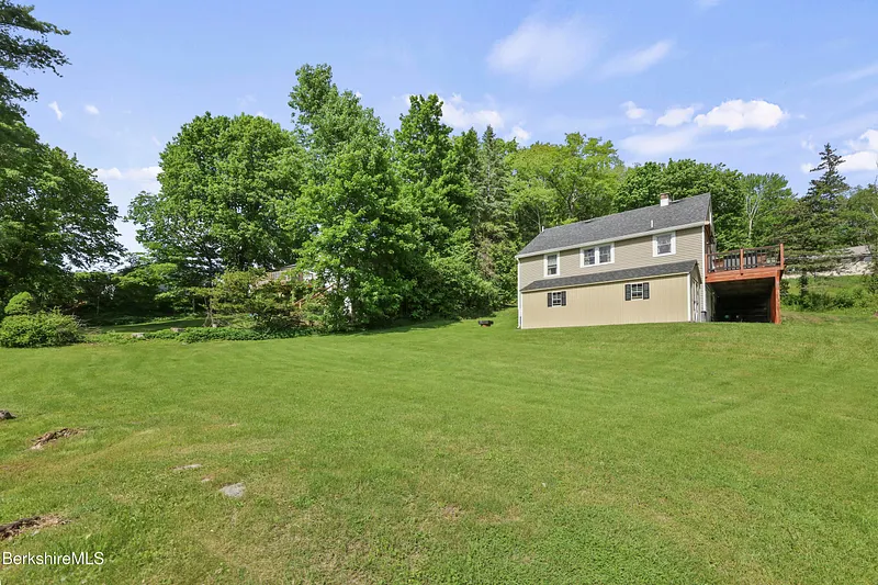 457 N Eagle St Photo 19