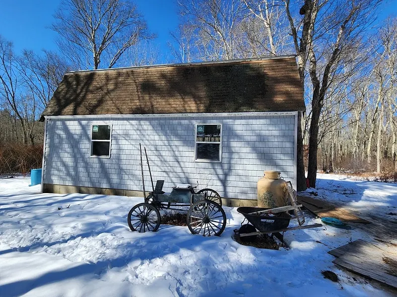 427 Winter Street Photo 16