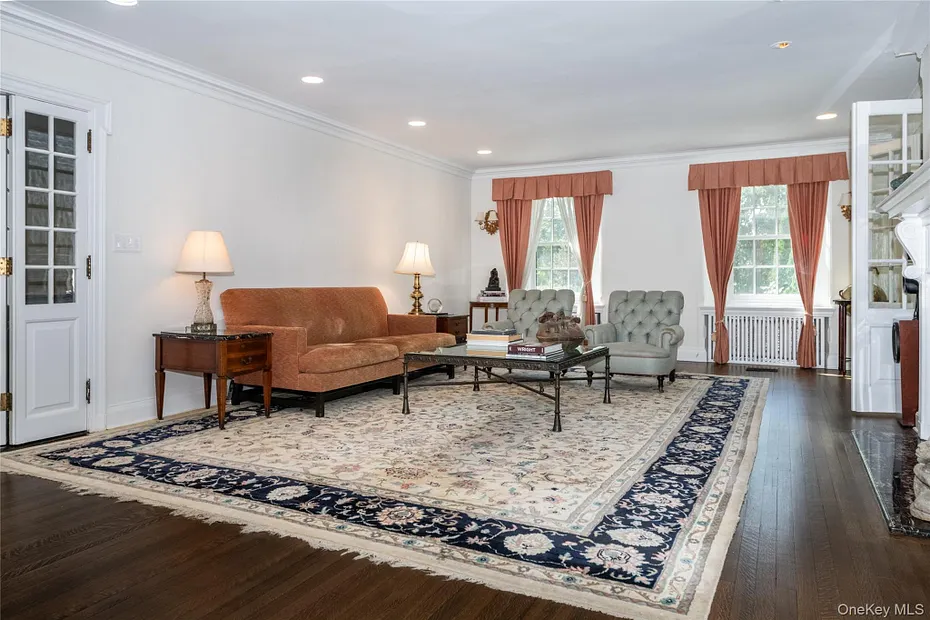 209 Beechmont Drive Photo 7