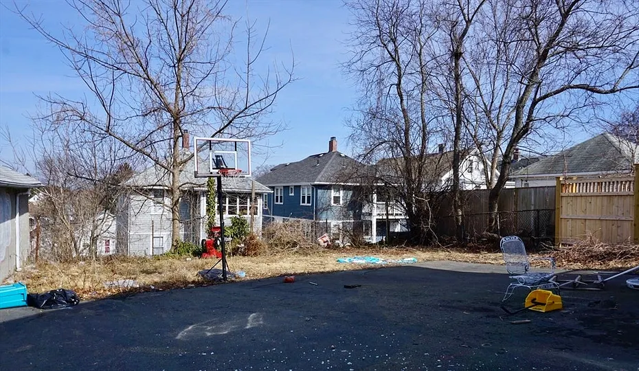 46 Cedrus Ave Photo 4