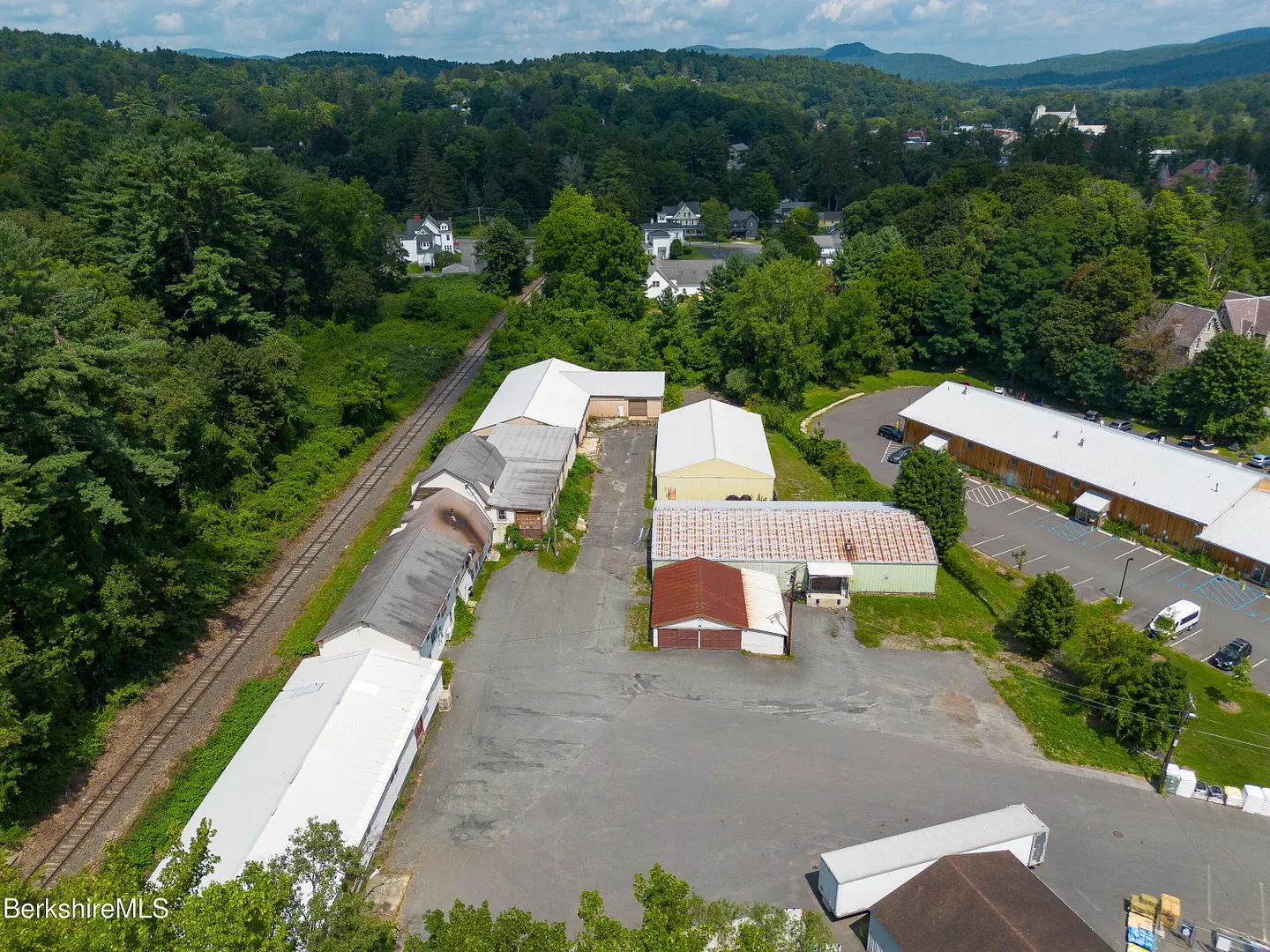 20 Maple Ave Photo 17