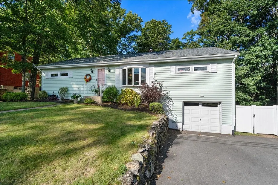 30 Lockwood Road Photo 3