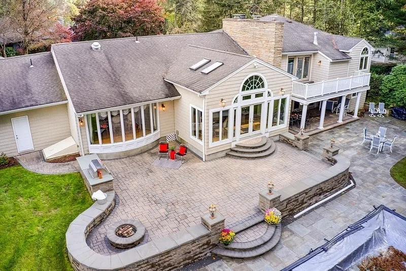 186 Tanglewood Drive Photo 2