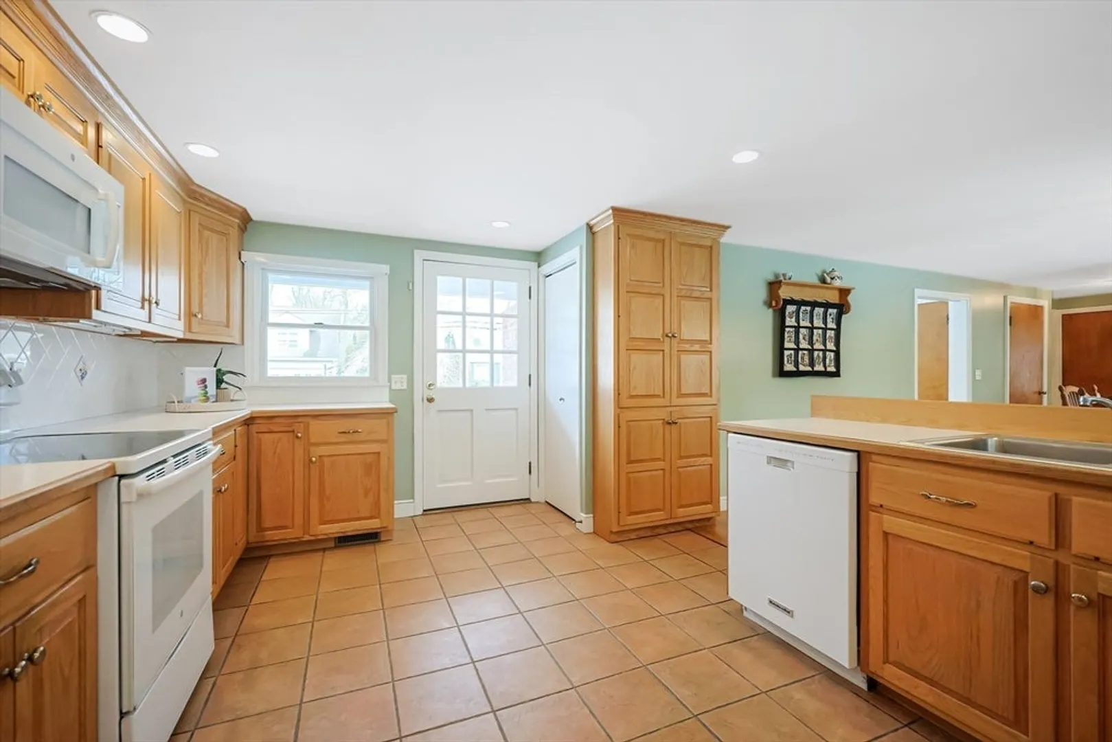 398 High Rock Street Photo 6