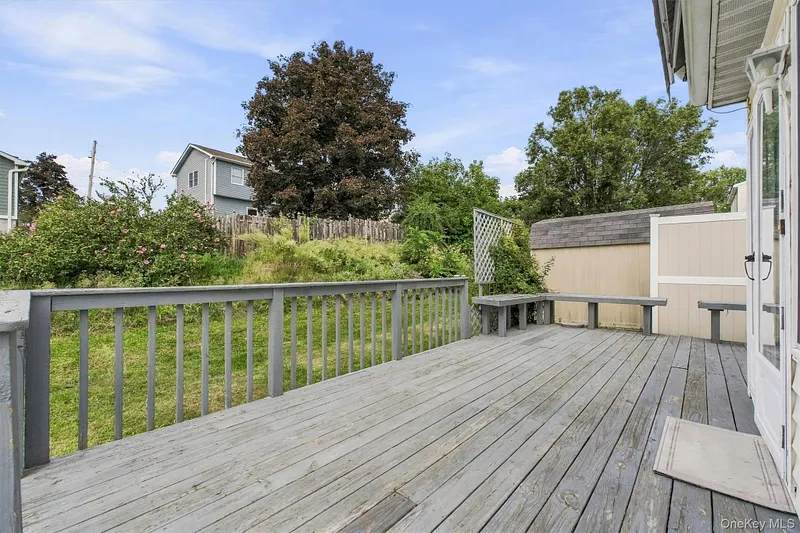 1069 Wolcott Avenue Photo 32