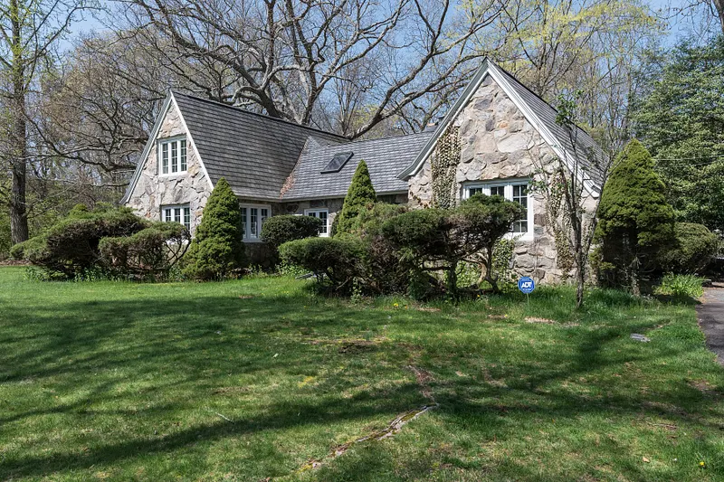 76 Lyons Plain Road Photo 1