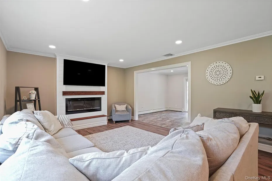 11 Kenneth Drive Photo 6