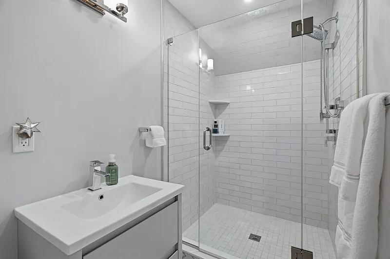 929 Pequot Avenue Photo 38