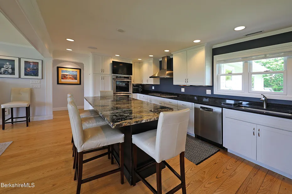 154 Plunkett St Photo 14