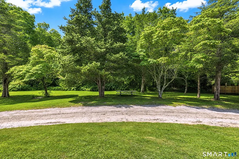 86 Spencer Hill Photo 25