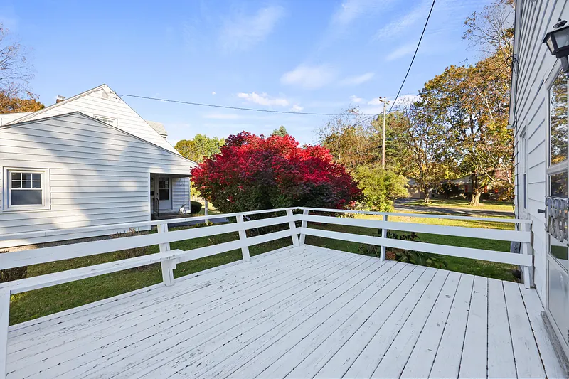 66 Roselyn Dr Photo 16