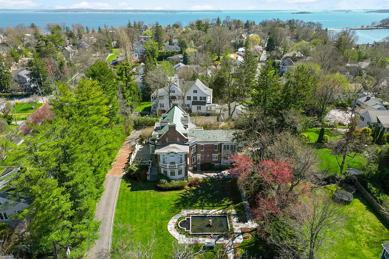 37 Woodbine Avenue Photo 1