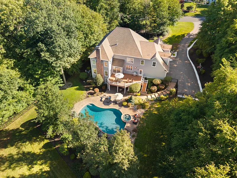 14 Highwood Crossing Photo 38